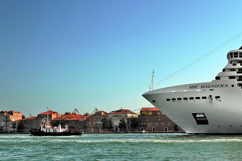 La MSC Magnifica (2).jpg